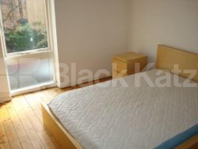 			New Instruction, 3 Bedroom, 1 bath, 1 reception Flat			 St Andrews Square, Labrooke Grove